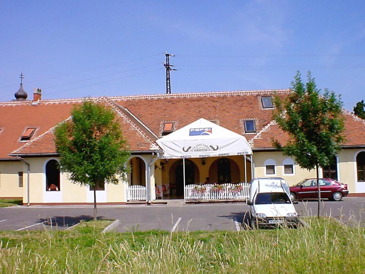 Halaszcsarda-Panzio Hotel Körmend Exterior foto